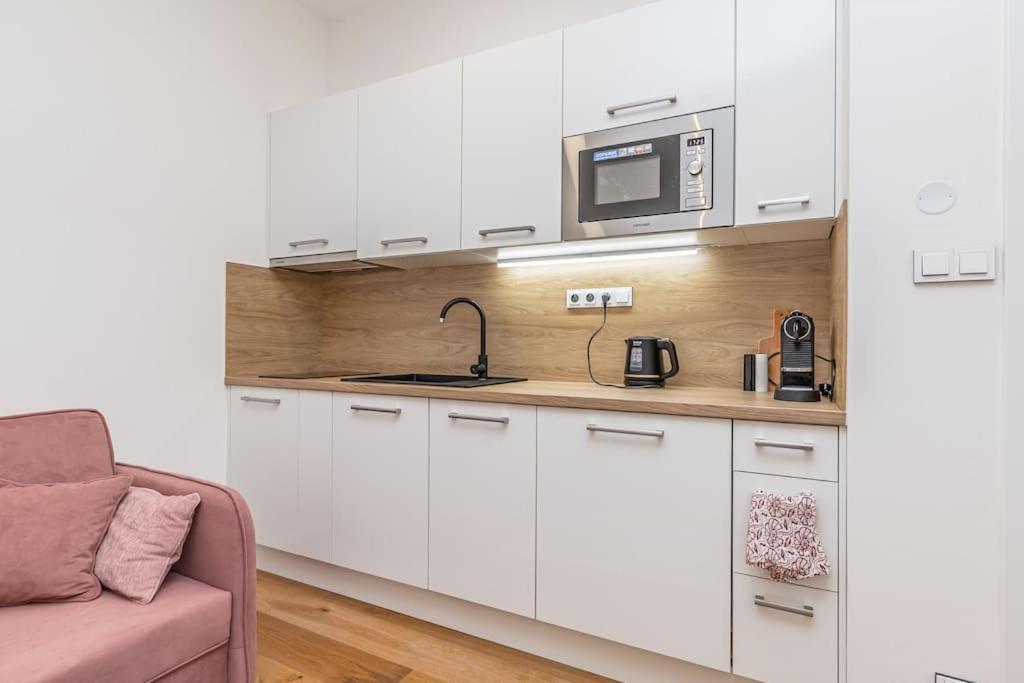 Cozy Quiet New Apartment In Karlin Square Prag Eksteriør billede