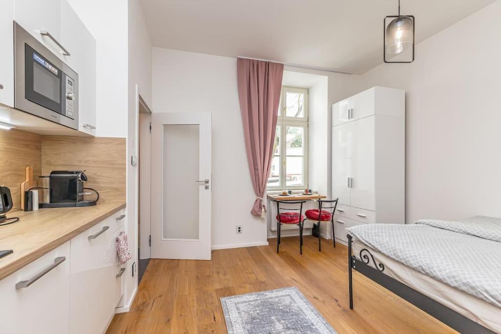 Cozy Quiet New Apartment In Karlin Square Prag Eksteriør billede